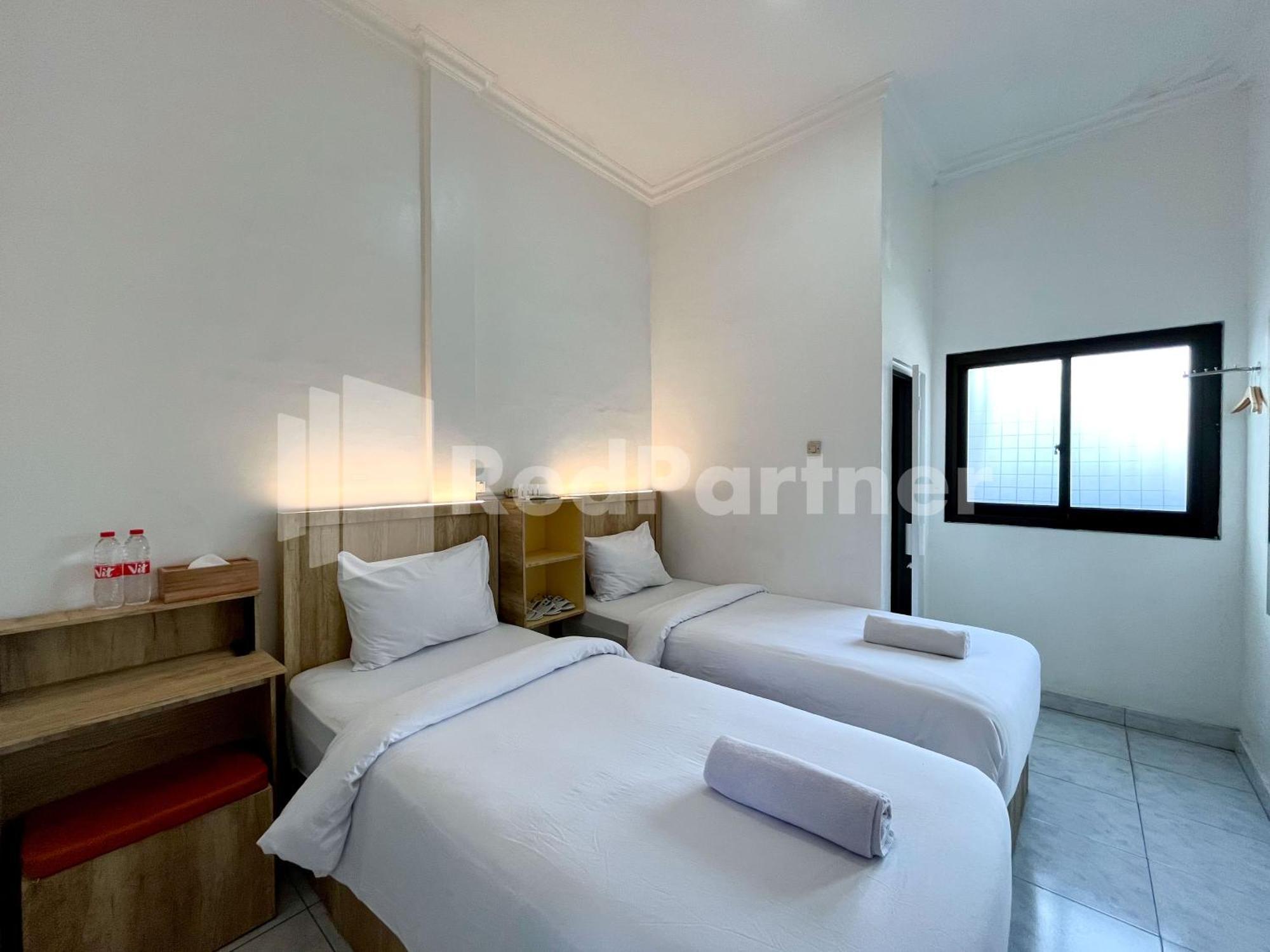 D Palma Near Lokananta Manahan Mitra Reddoorz Surakarta  Экстерьер фото