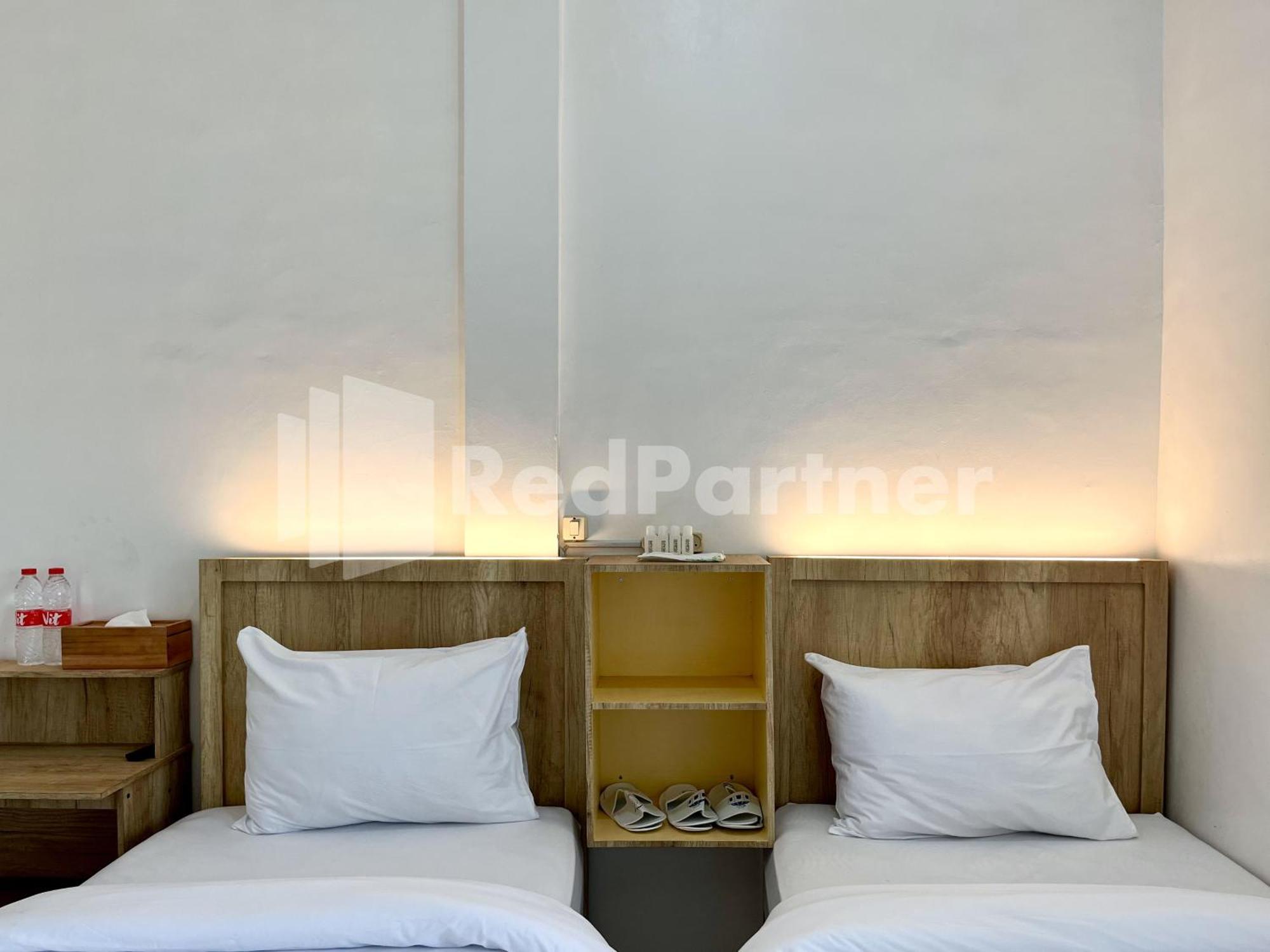 D Palma Near Lokananta Manahan Mitra Reddoorz Surakarta  Экстерьер фото