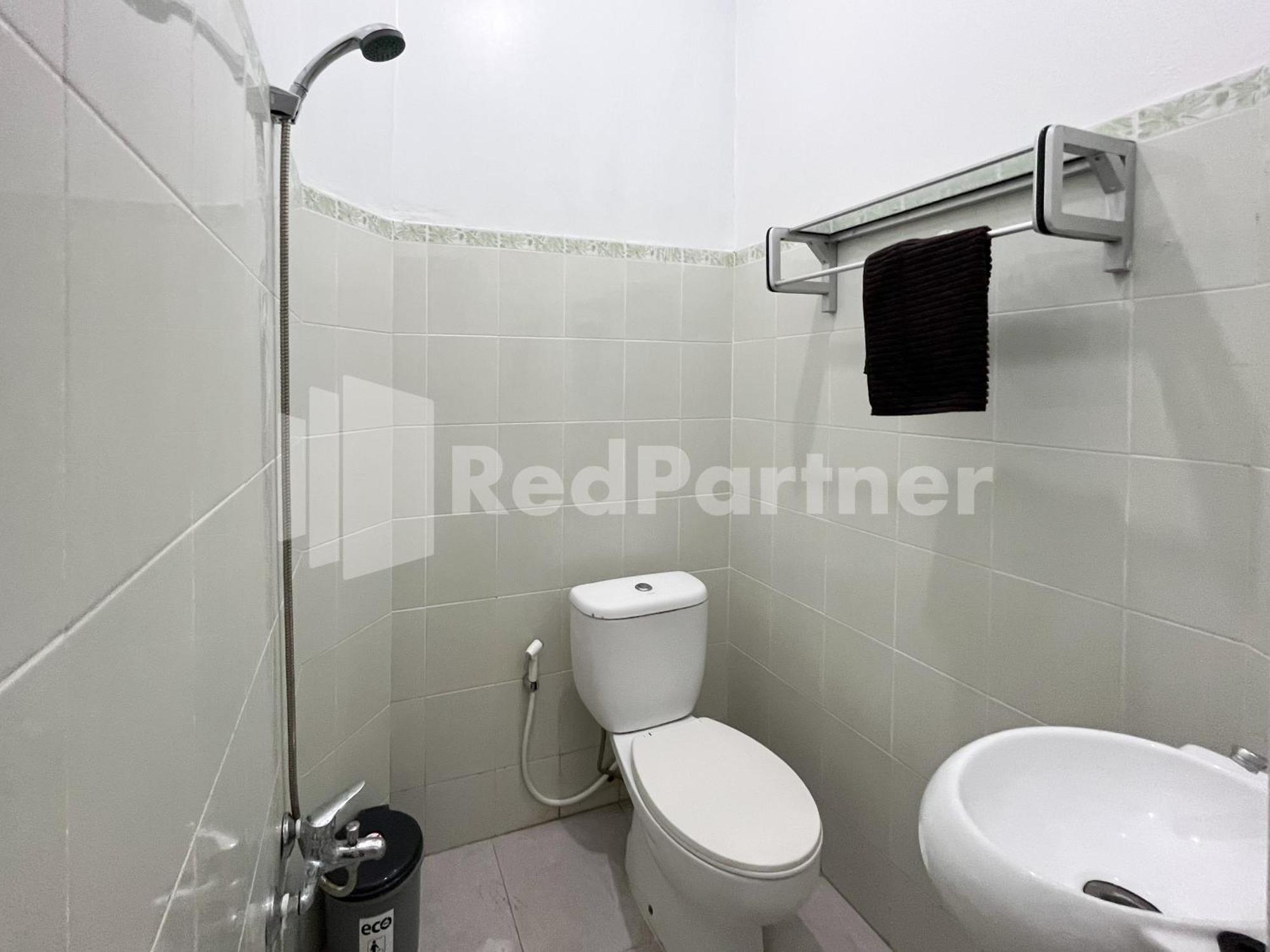 D Palma Near Lokananta Manahan Mitra Reddoorz Surakarta  Экстерьер фото