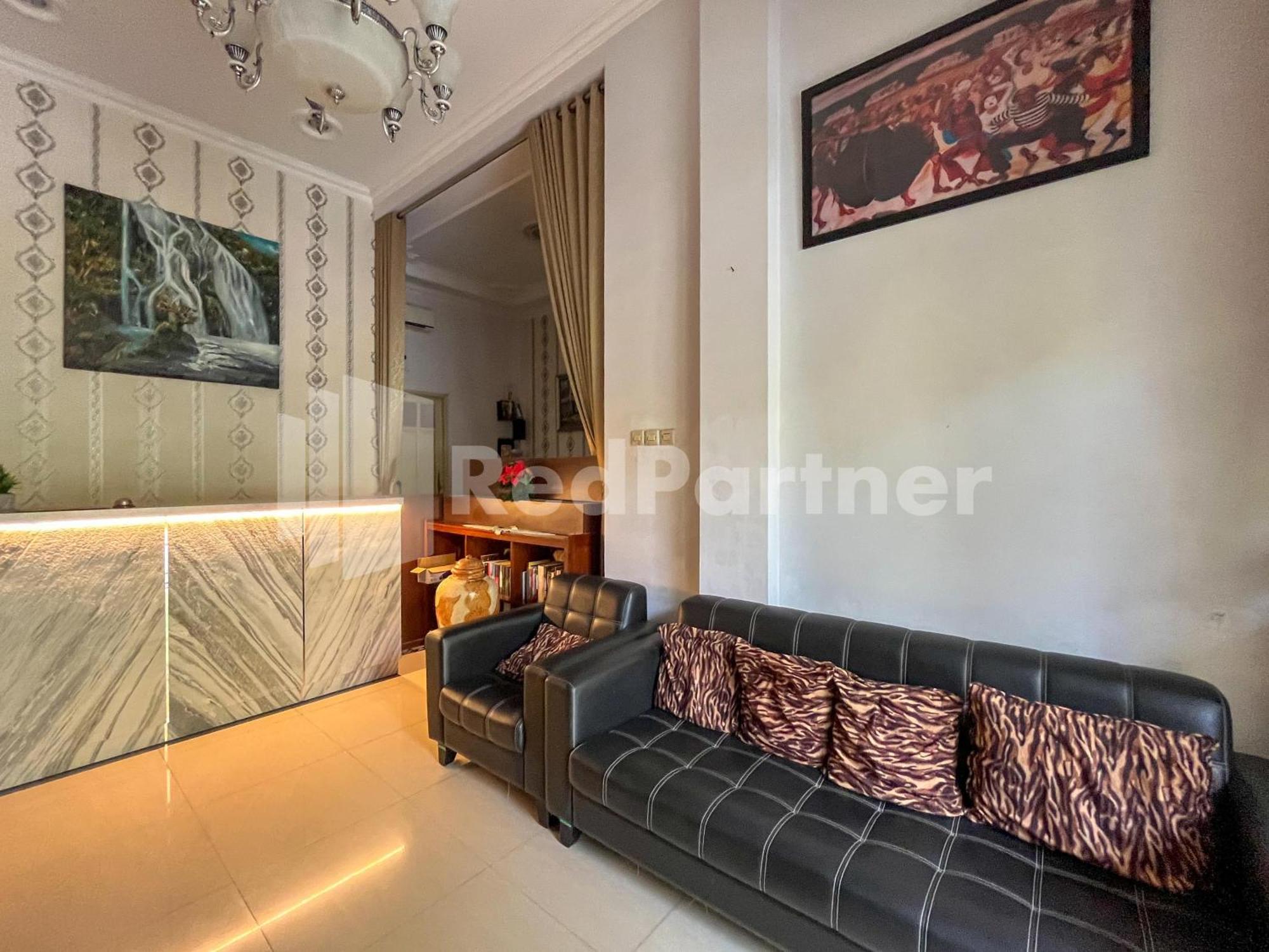 D Palma Near Lokananta Manahan Mitra Reddoorz Surakarta  Экстерьер фото